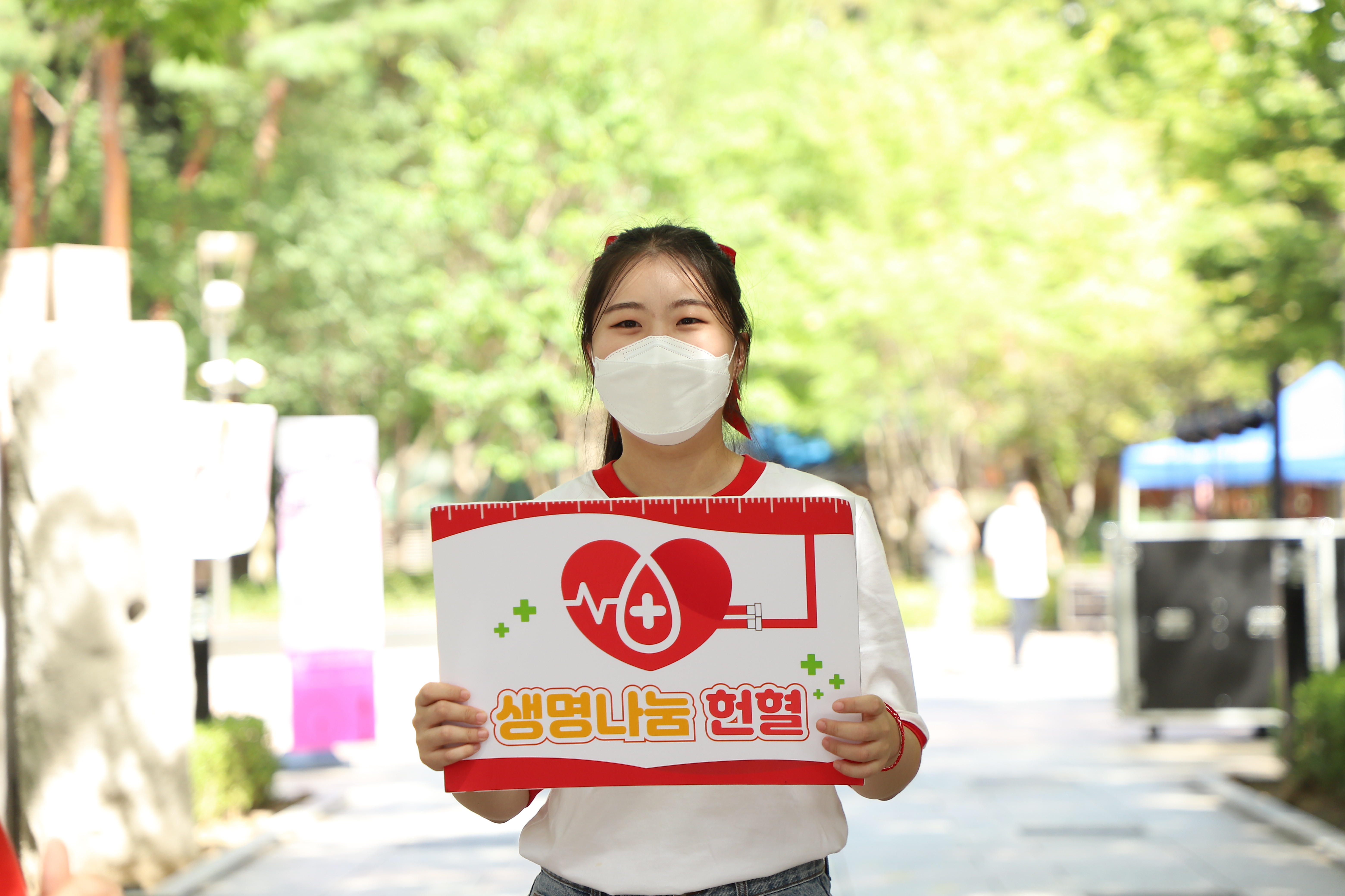 We Are One Youth Volunteers of the Daegu Branch Register to Donate Blood