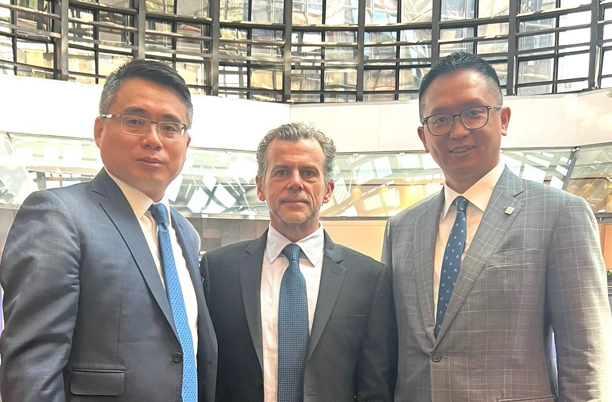 From left to right: Wei Qiang Zhang (Managing Director of ATFX UK), Jos Oriol (CEO of the Mexican Stock Exchange), Joe Li (Chairman of ATFX)