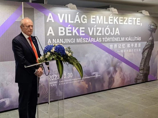 Former Hungarian Prime Minister Peter Medgyessy gave speech at the exhibition.