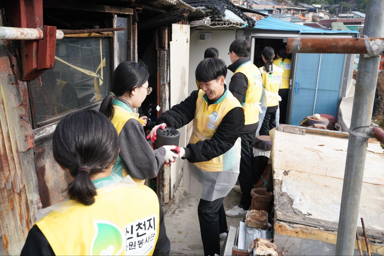 Members of Shincheonji Volunteer Group conducting a coal donation to underserved families