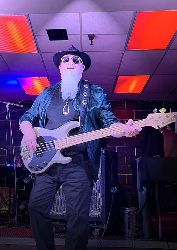 Steve Carr  BassistVocalist for Stevie Hawkins  The Blues Messiahs